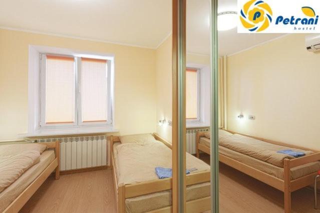 Petrani Hostel Kyiv Exterior foto